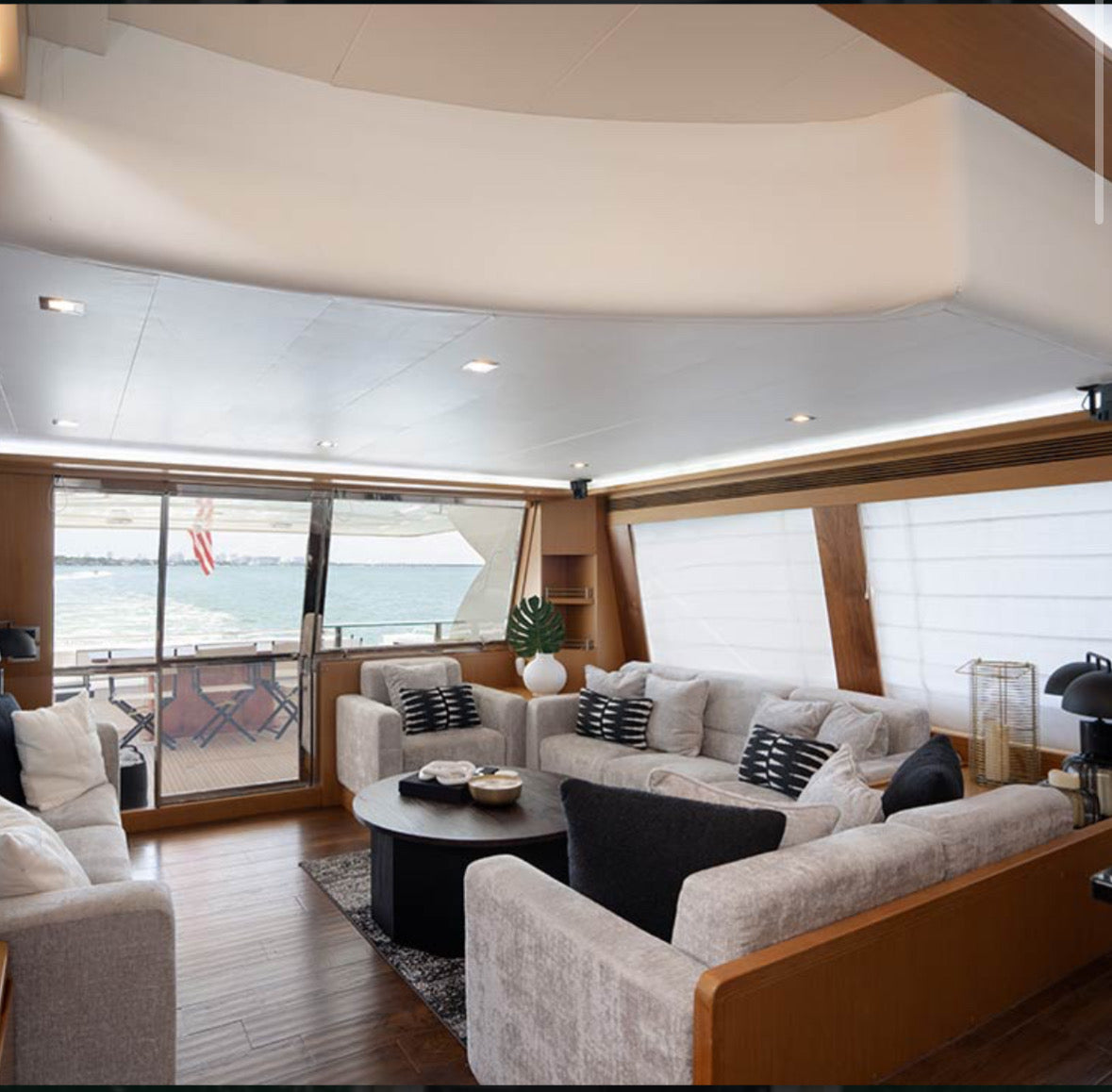 Ferretti 82 ft.