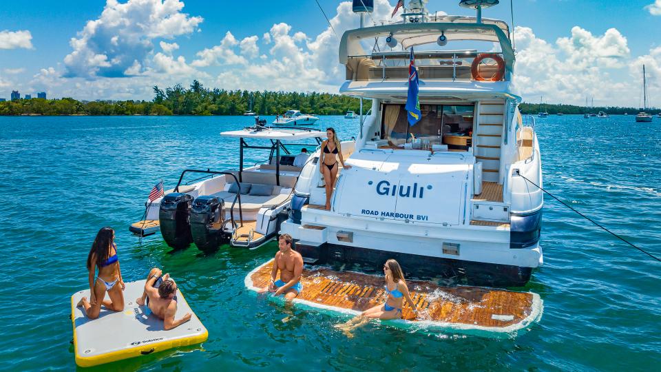 Sunseeker Manhattan 74 ft.